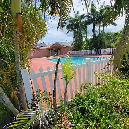 Comfortable Strategic Lodging Quarters Spanish Town Exterior photo