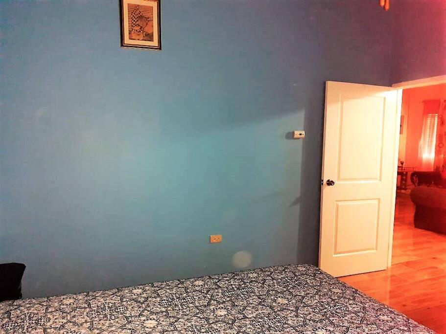 Comfortable Strategic Lodging Quarters Spanish Town Exterior photo