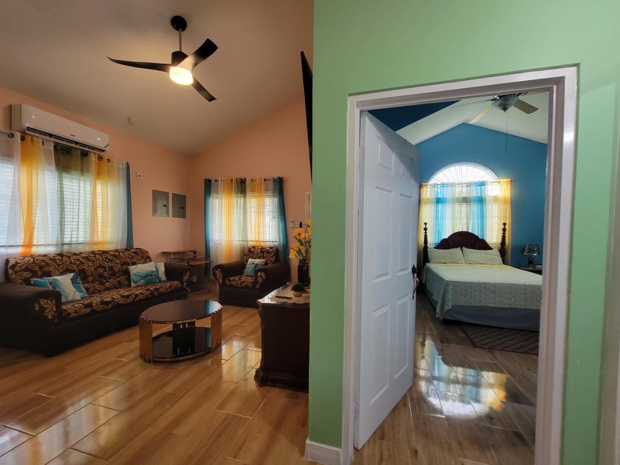 Comfortable Strategic Lodging Quarters Spanish Town Exterior photo