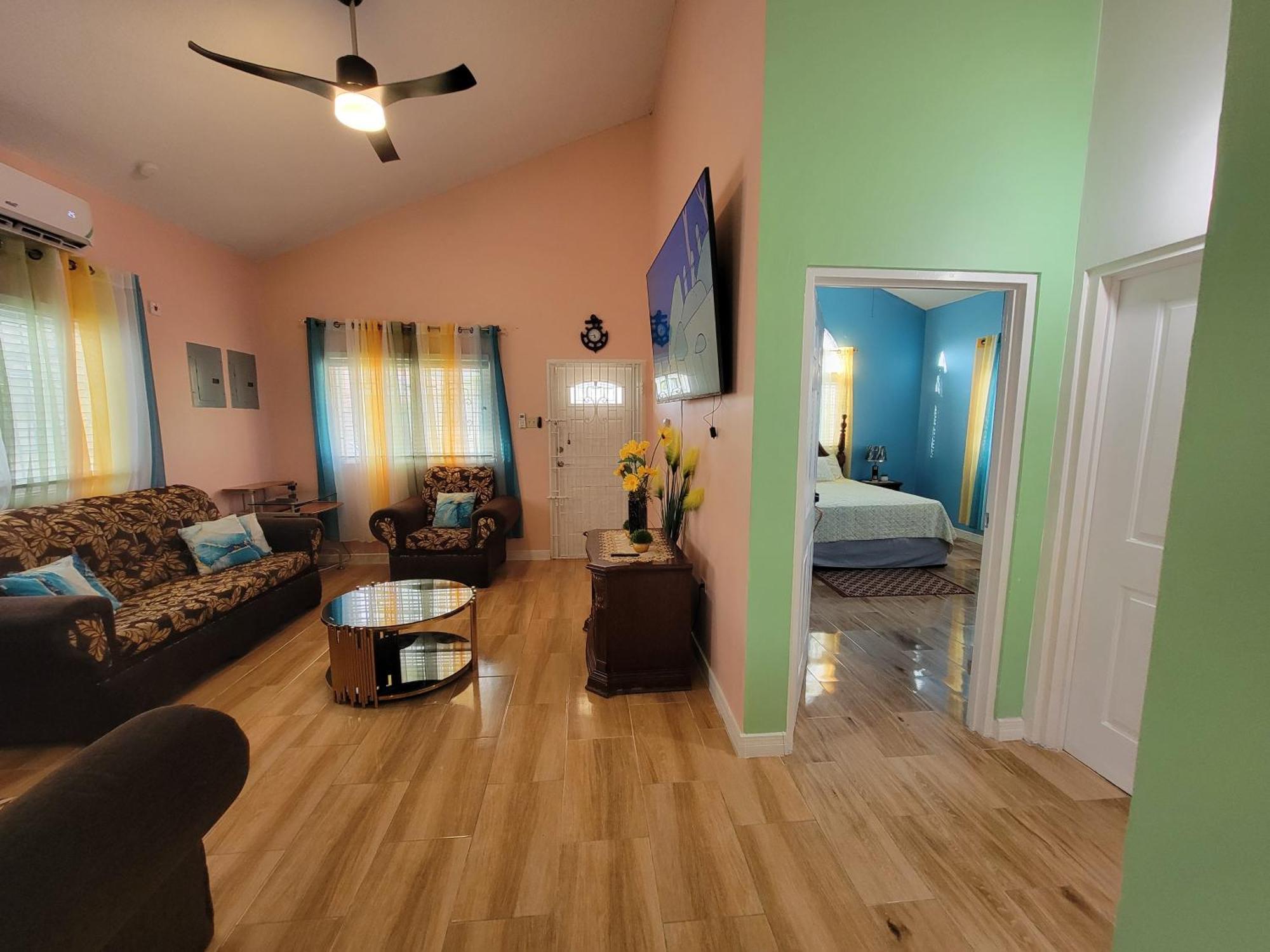 Comfortable Strategic Lodging Quarters Spanish Town Exterior photo