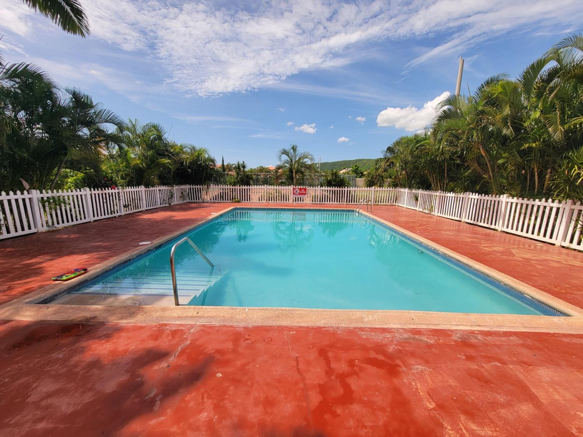 Comfortable Strategic Lodging Quarters Spanish Town Exterior photo